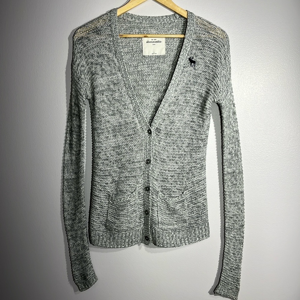 Abercrombie Est 1892 Kids V Button Down Knit Cardigan Size Large, Gray
